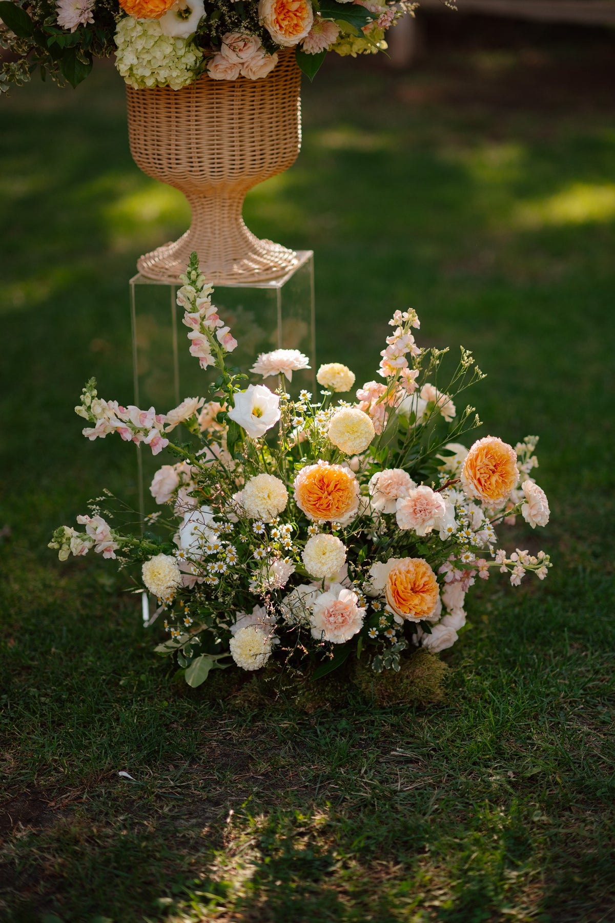 White and peach flowers for an outdoor wedding ceremony in San Marcos.